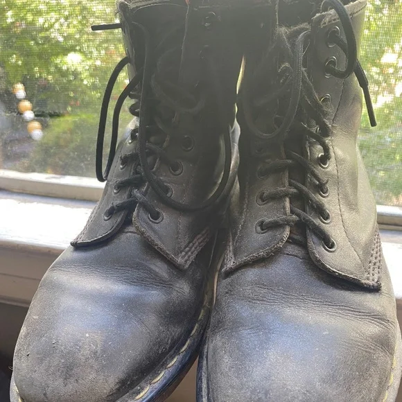 Doc Martens genuine leather 1460 boot - Picture 1 of 8